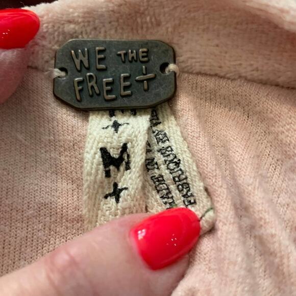 We the Free. Pink velour top. Side detail drop shoulder. Puff sleeve size M - Picture 4 of 7